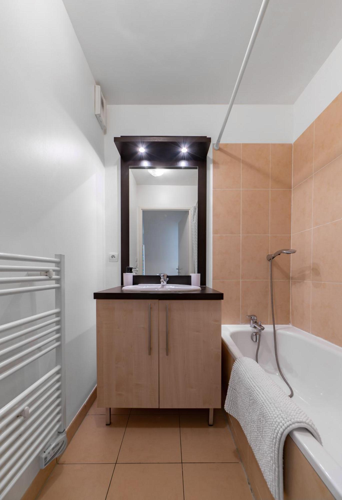L'Eugenie - Appartement Design & Confort En Centre-Ville Vichy Bagian luar foto